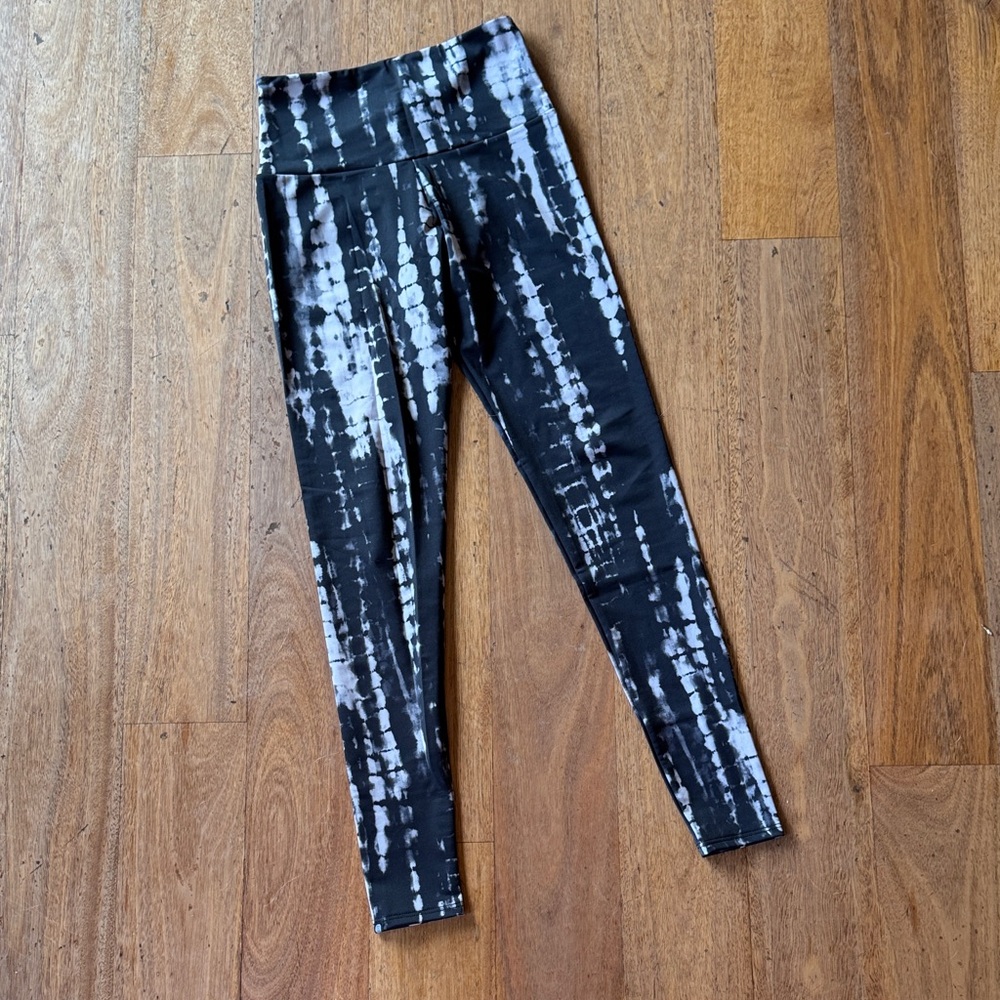 Onzie Black & White High-Waist Leggings
